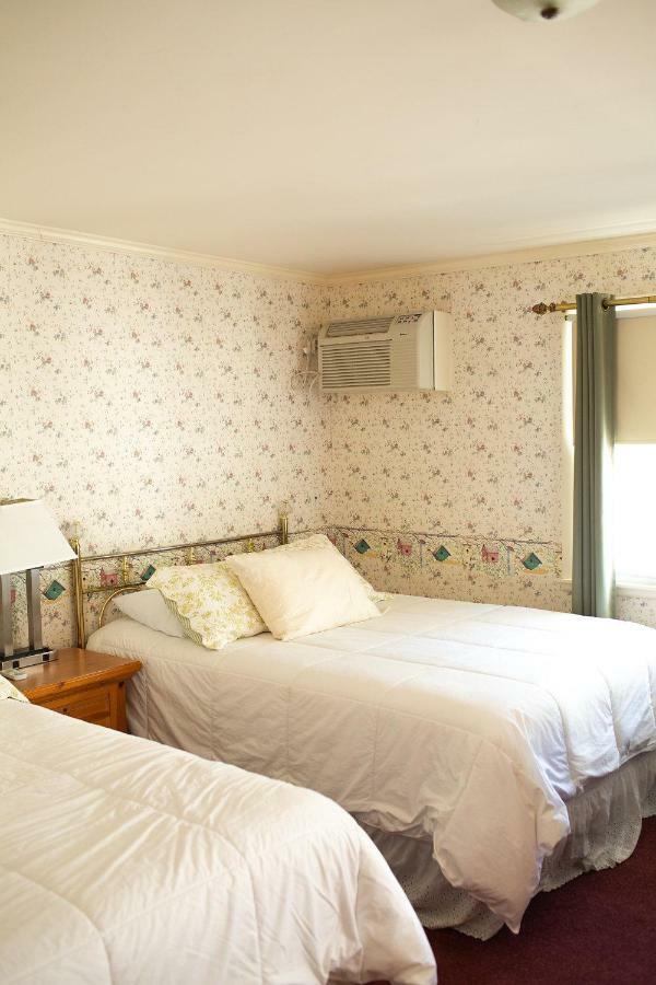 Inn At Iron Masters Lakeville Екстер'єр фото
