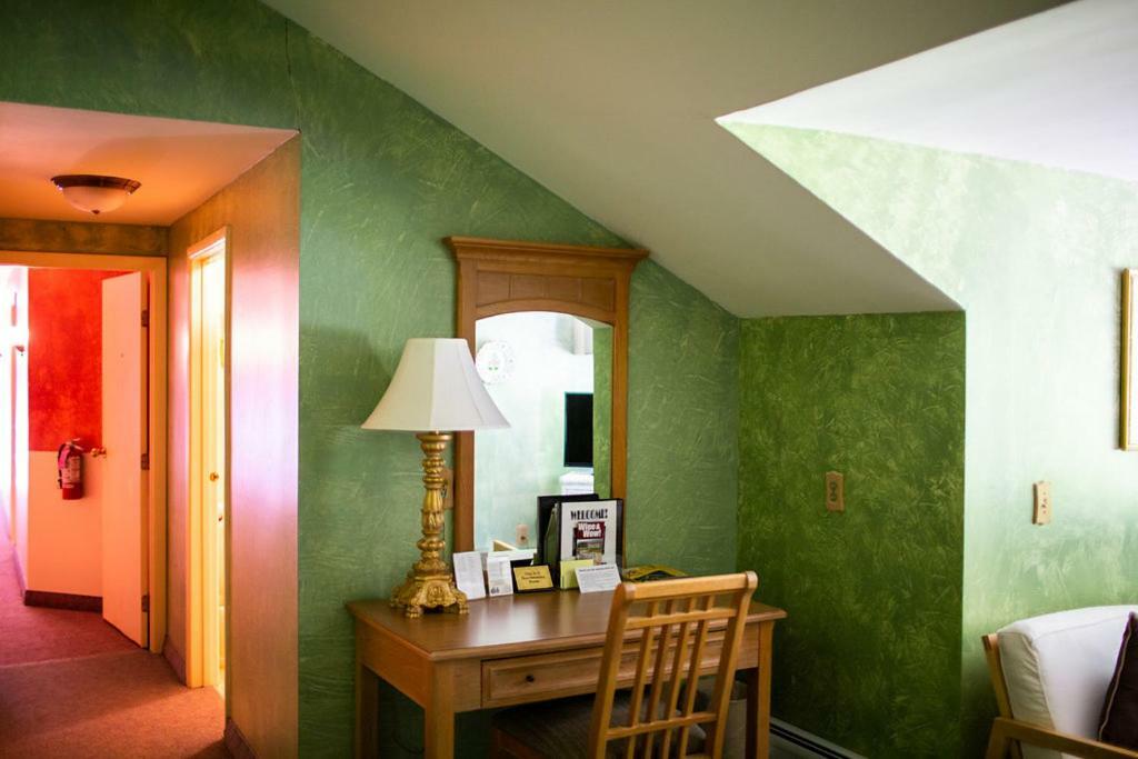 Inn At Iron Masters Lakeville Екстер'єр фото